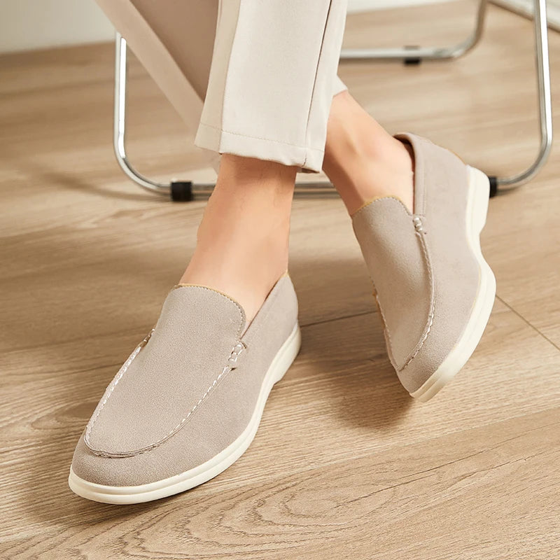 Elegantes mocasines de ante