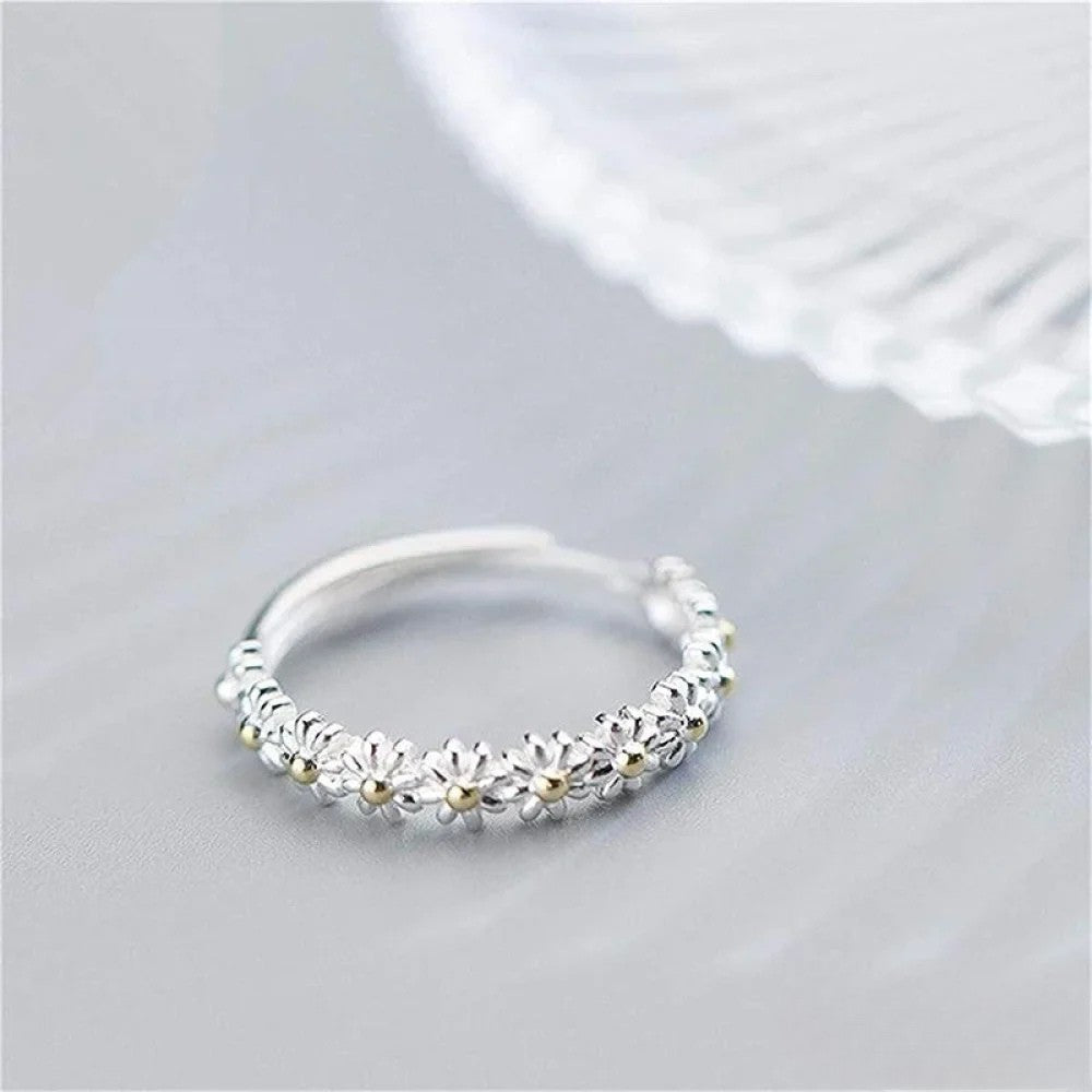 Anillo ajustable con margarita pintada a mano de esmalte