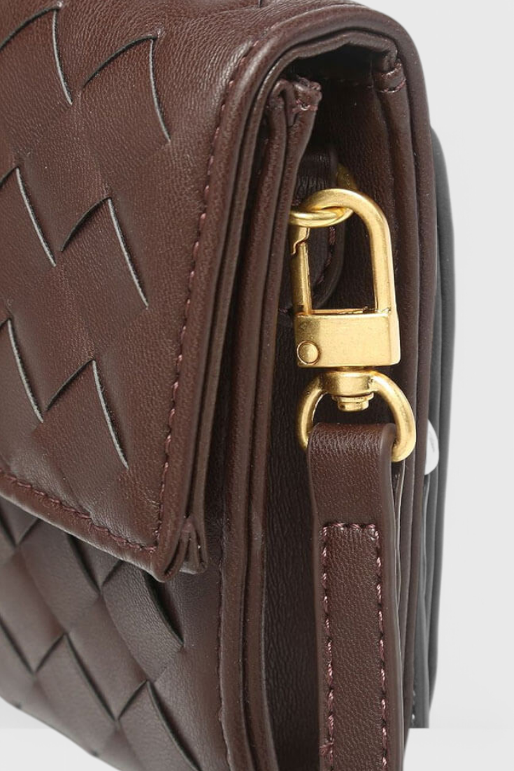 Bolso Clutch Melanie con Detalle de Nudo Dorado