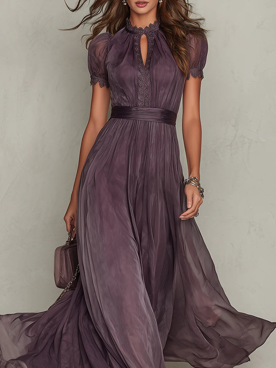 Guadalupe | Vestido largo violeta con escote en forma de llave, borde de encaje de gasa