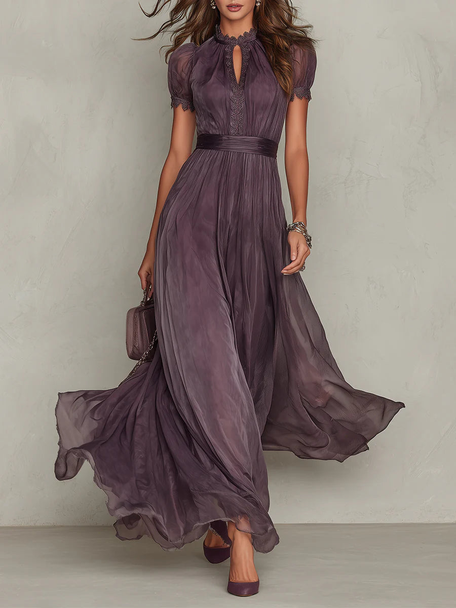 Guadalupe | Vestido largo violeta con escote en forma de llave, borde de encaje de gasa
