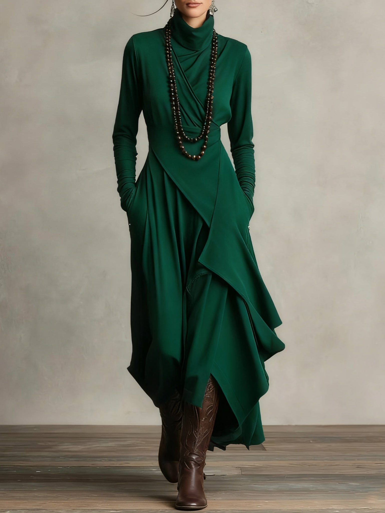 Alma | Vestido largo asimétrico con cuello alto