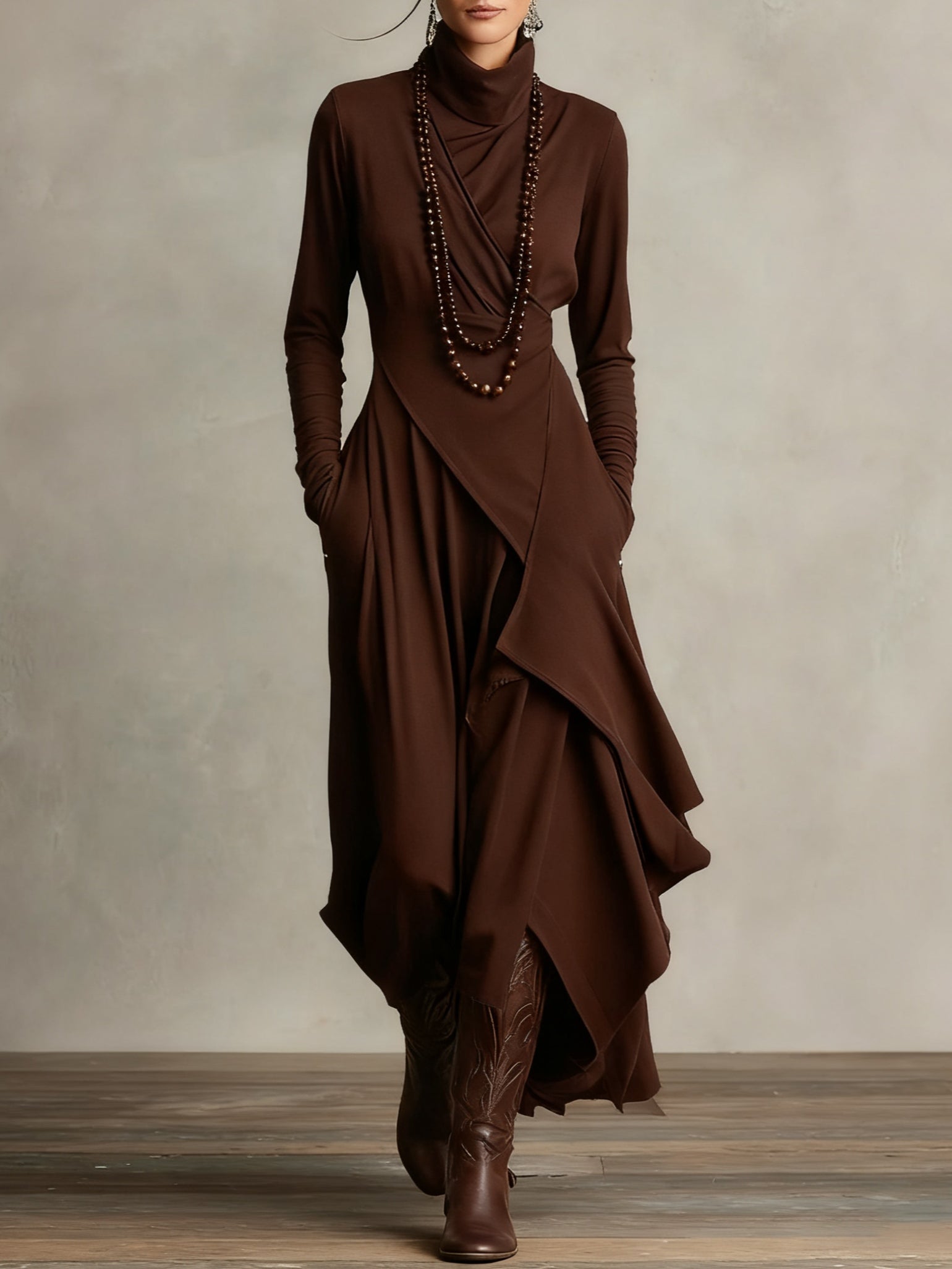 Alma | Vestido largo asimétrico con cuello alto