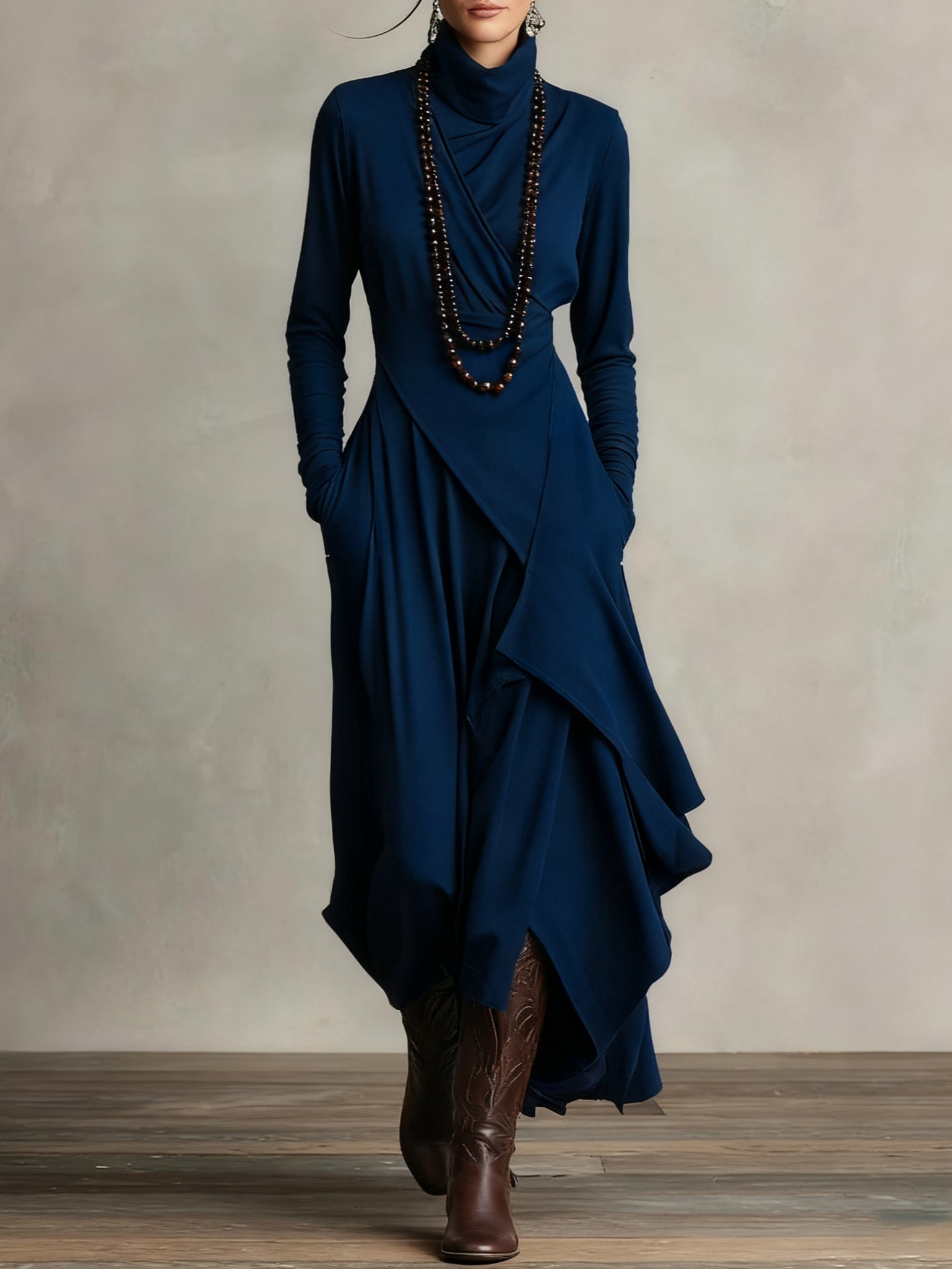 Alma | Vestido largo asimétrico con cuello alto