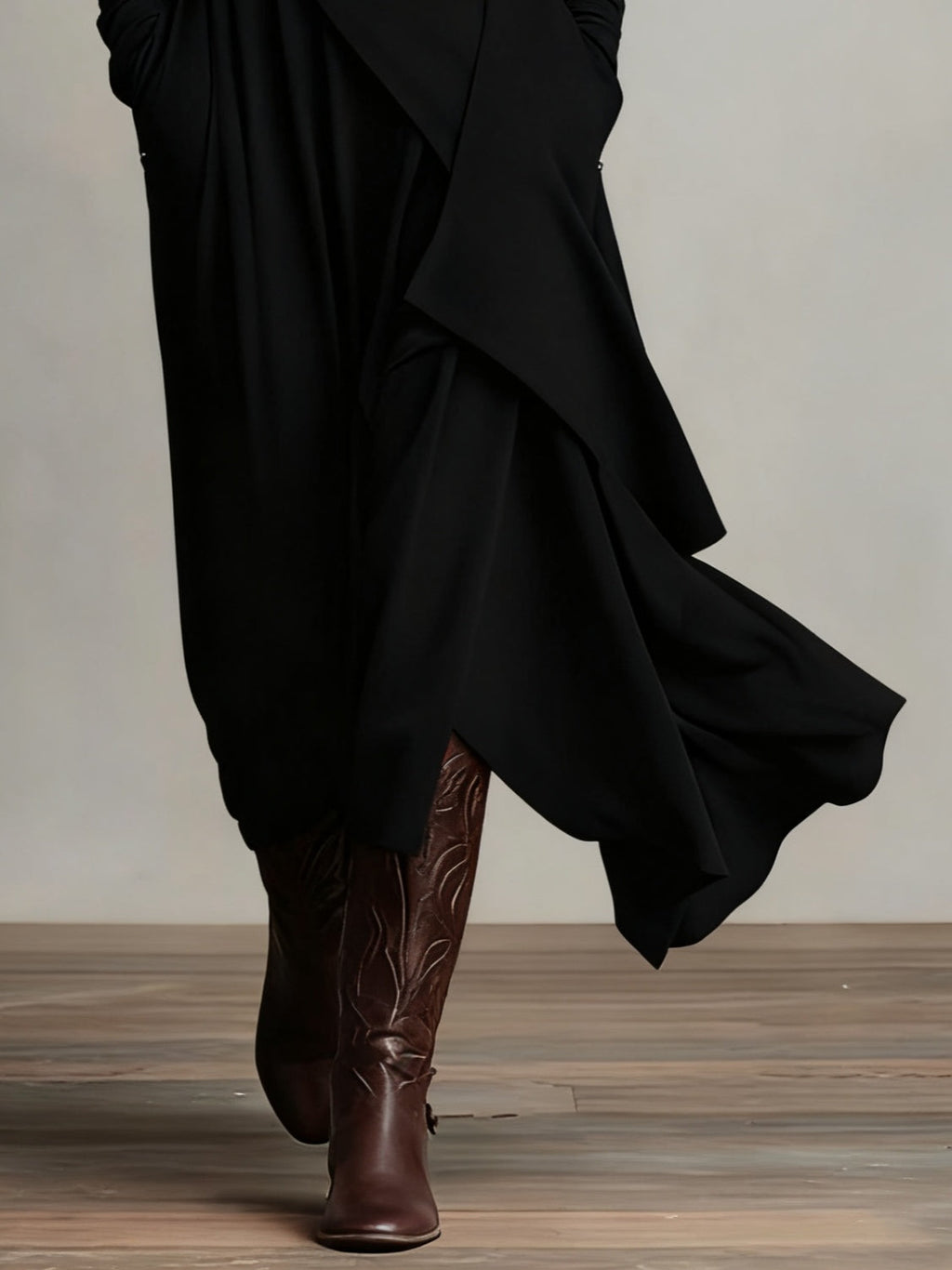 Alma | Vestido largo asimétrico con cuello alto