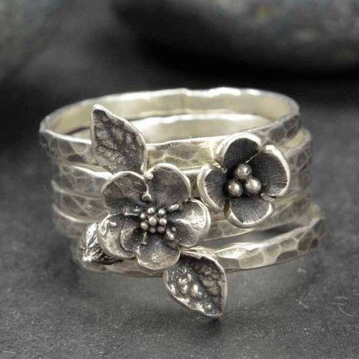 Anillo de Plata con Flor Vintage